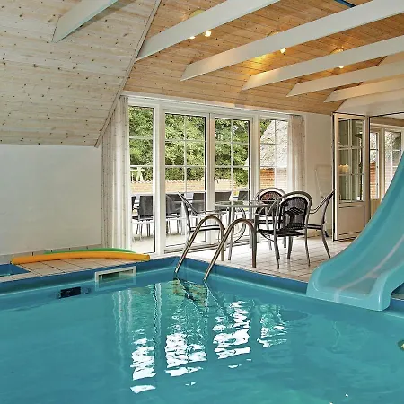 Six-bedroom Holiday In Ulfborg 5 *