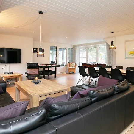 Six-bedroom Holiday In Ulfborg 5 *